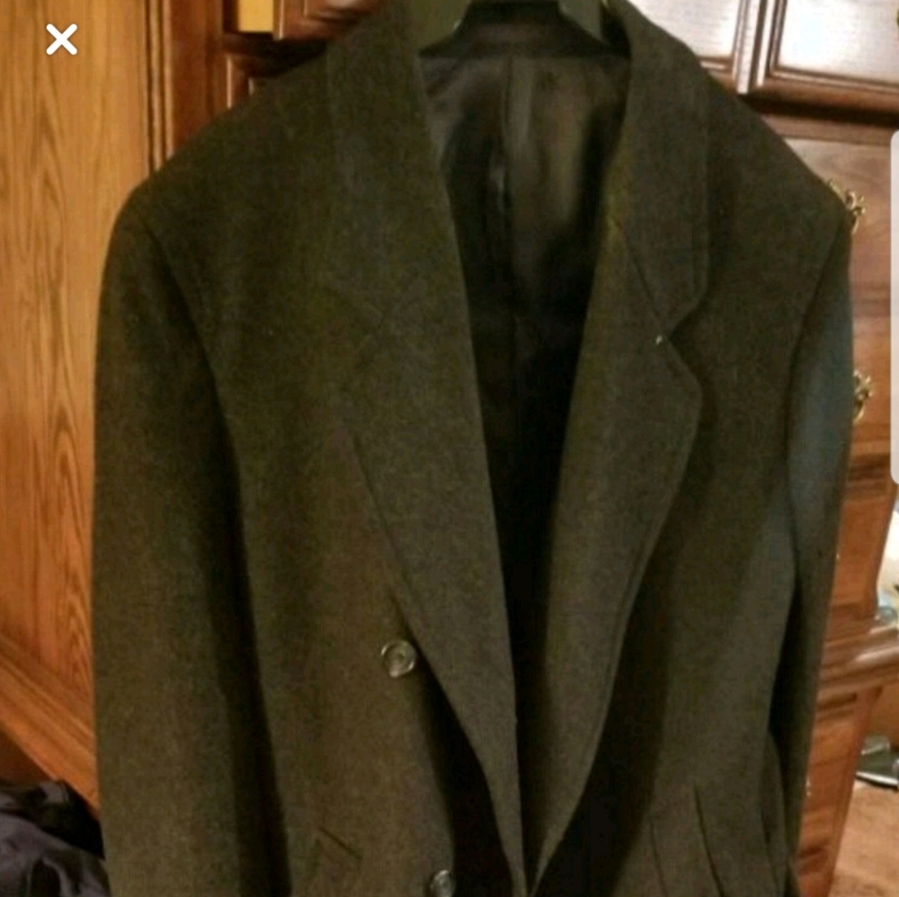 Fits to knees or below, its a trench
